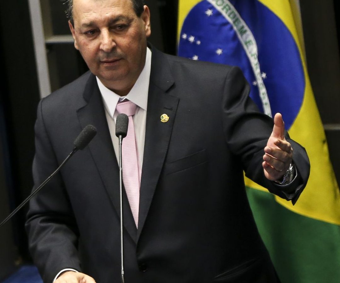 Relator da CCJ rejeita emendas da oposição que buscavam manter 6x1