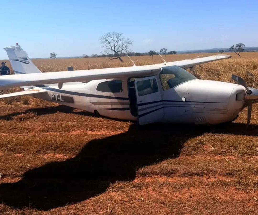 FAB intercepta aeronave suspeita vinda da Bolívia