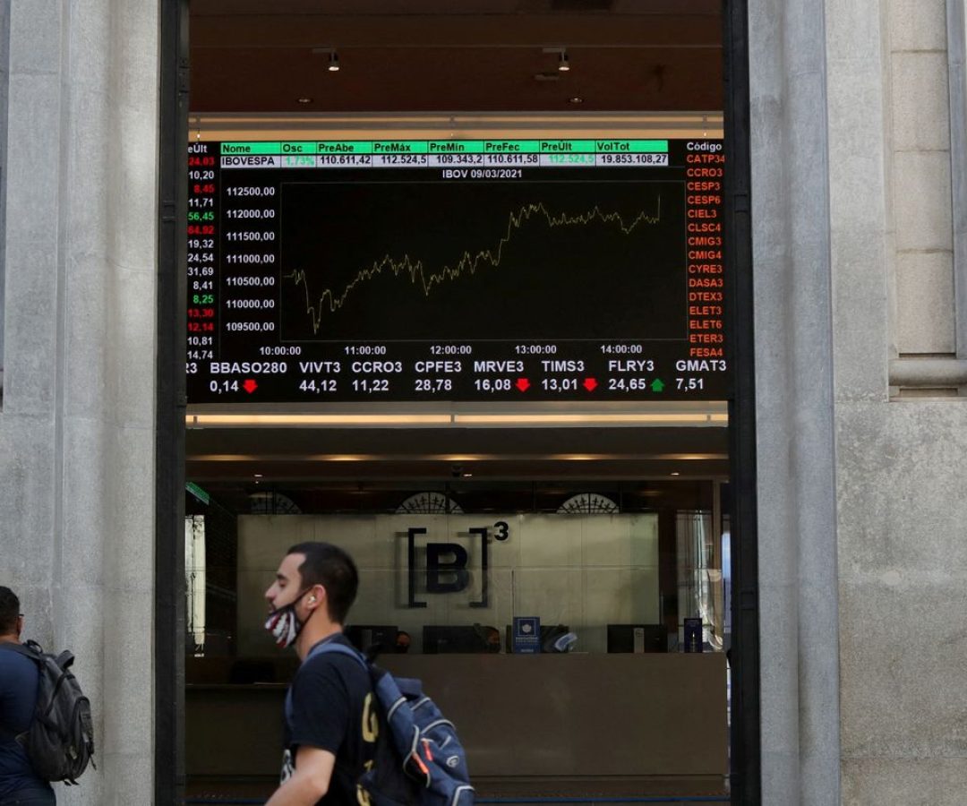 Bolsa sobe 1,3% e atinge maior nível em quase quatro meses