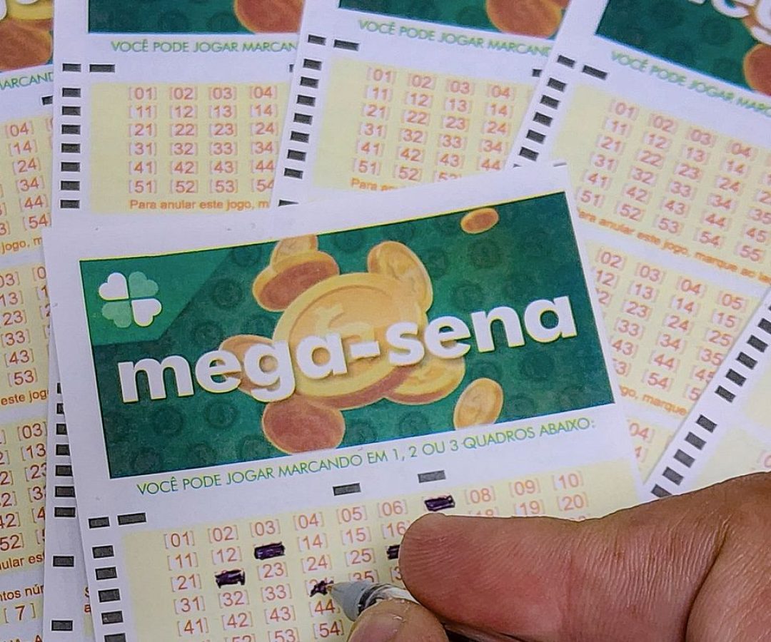 Mega-Sena sorteia prêmio acumulado de R$ 165 milhões neste domingo