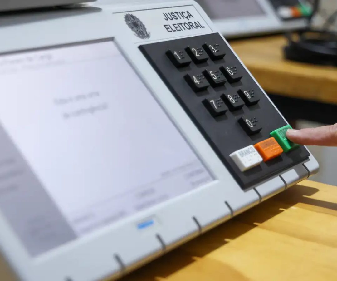 Eleitores participam de eleição simulada no Maranhão