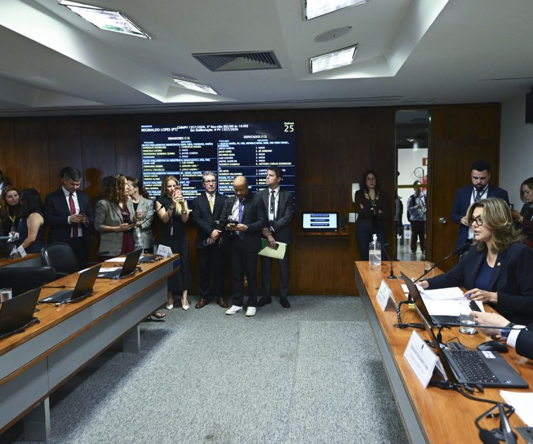 Comissão aprova MP da taxa das blusinhas: texto segue a plenários