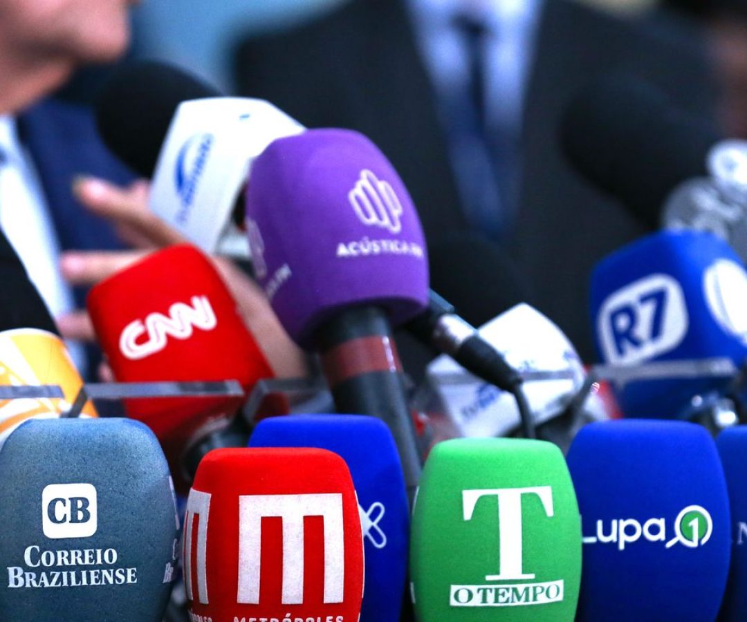 Em carta aos candidatos, Fenaj pede valorização dos jornalistas