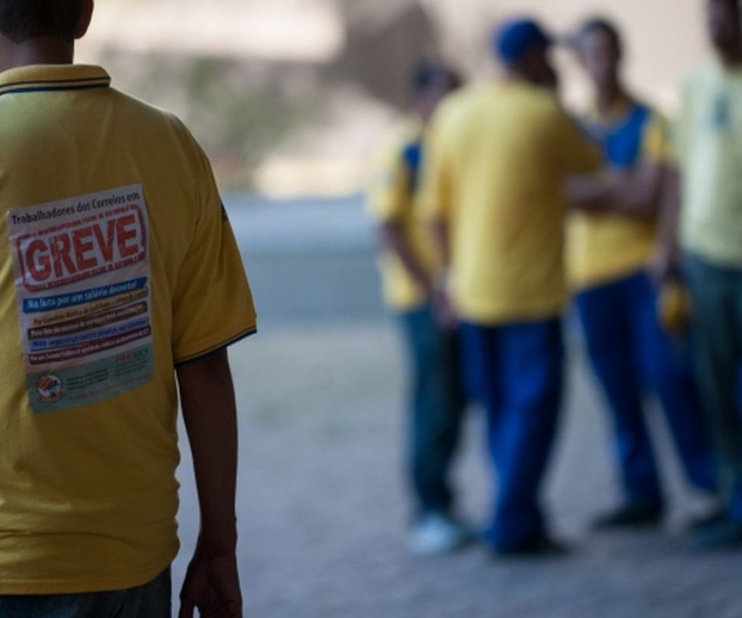 Trabalhadores dos Correios estão em greve por tempo indeterminado