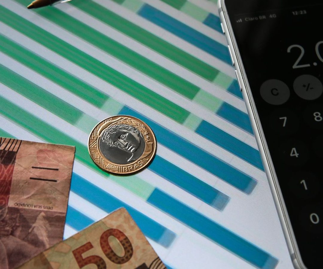 Pela 1ª vez desde março, mercado reduz expectativa para Selic em 2026