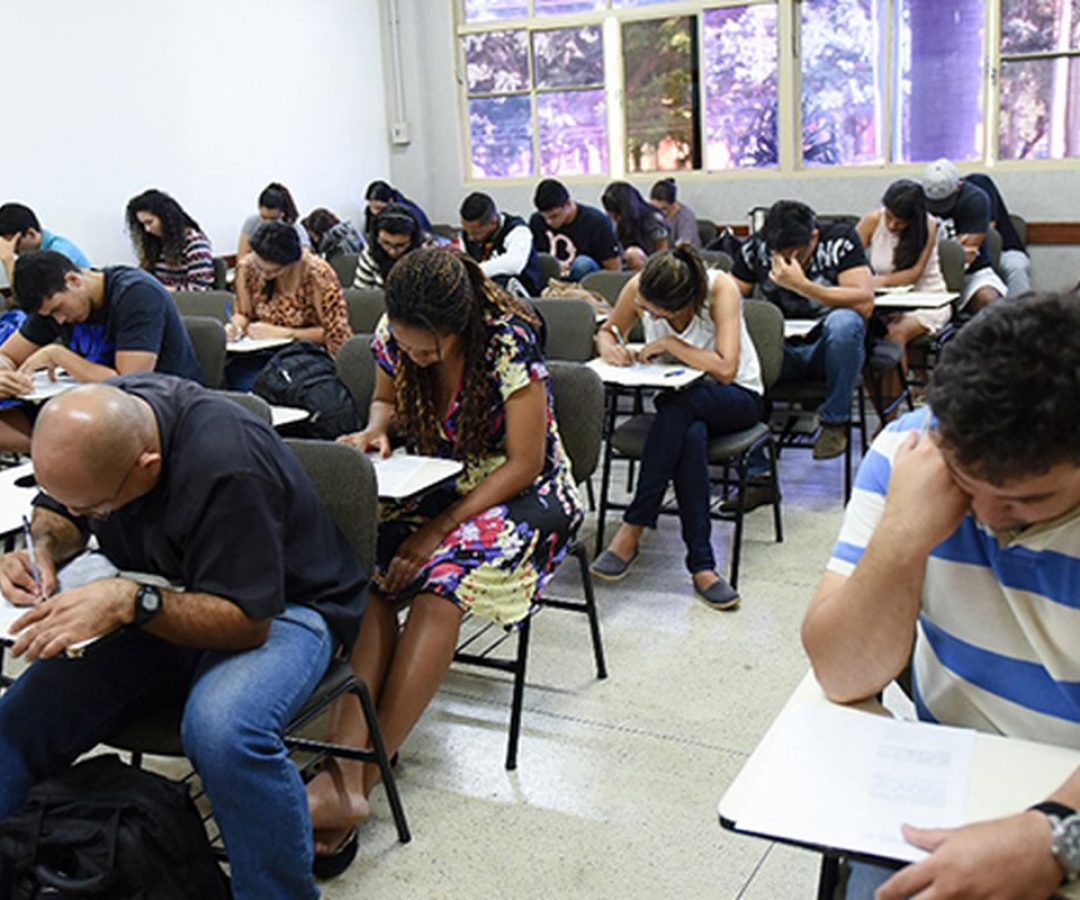 Encceja é no próximo domingo; saiba como consultar locais de provas