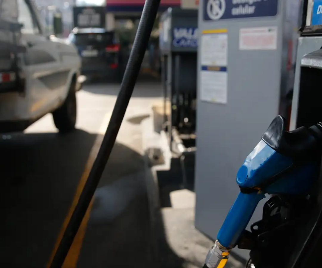 Subsídios à gasolina e ao diesel são ampliados após alta do petróleo