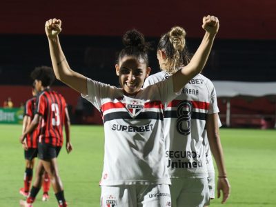 São Paulo vence Vitória e assume liderança do Brasileirão Feminino