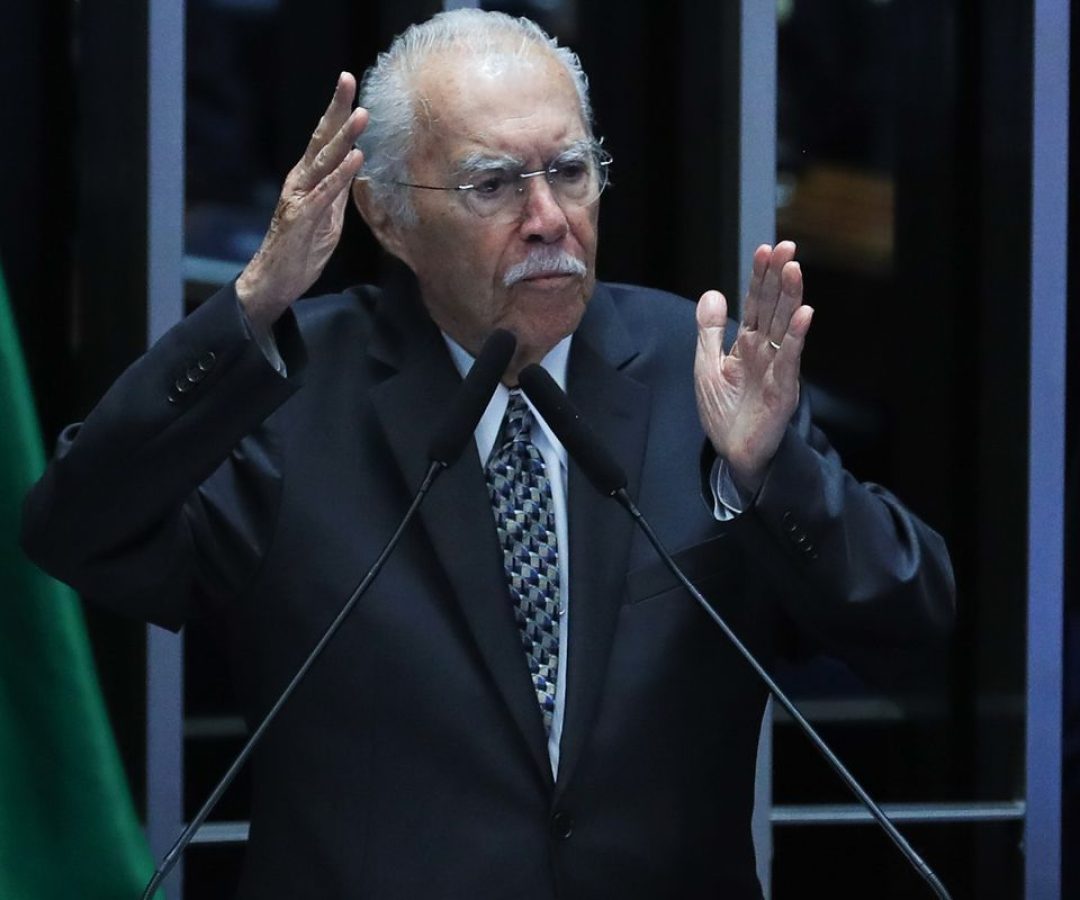 Ex-presidente José Sarney é internado com quadro de pneumonia
