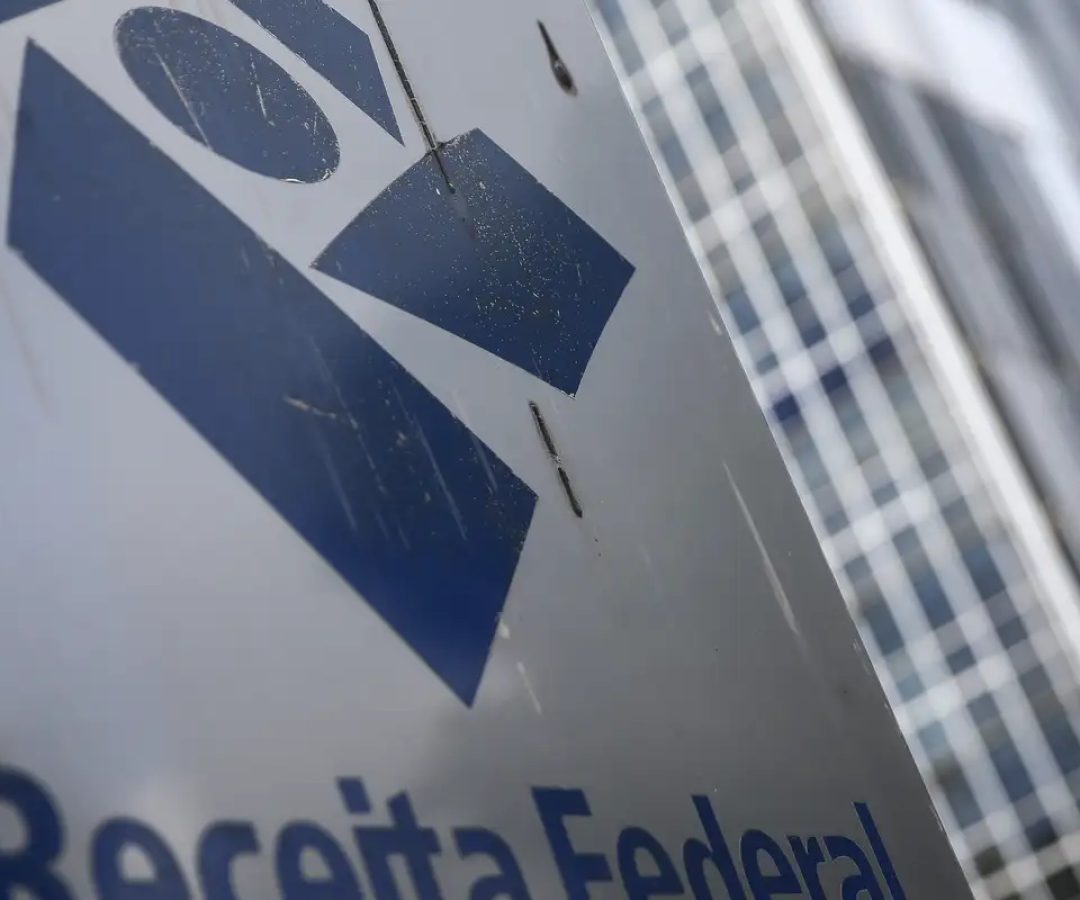 Receita paga nesta segunda último lote de restituição do IR 2026