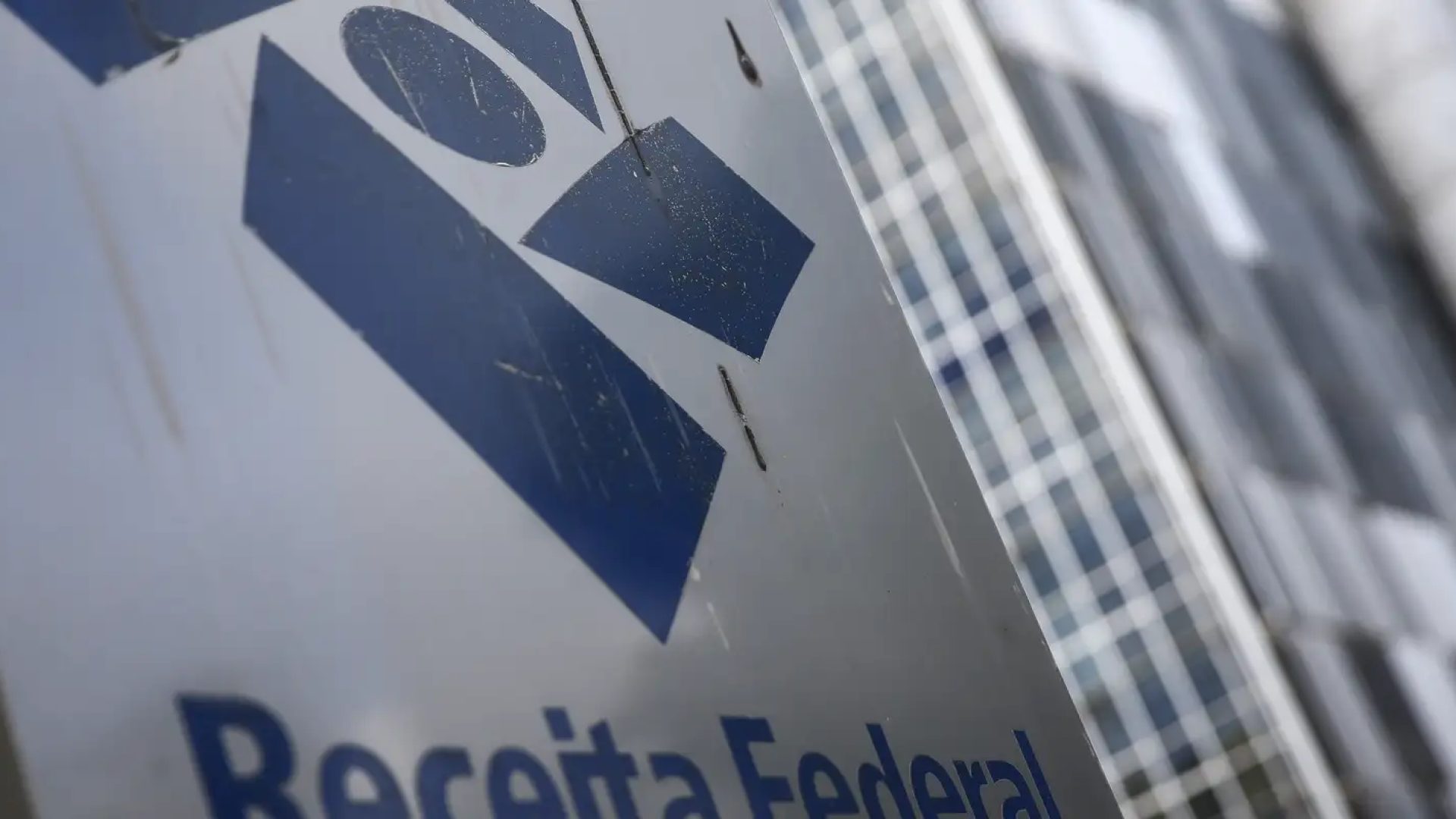 Receita paga nesta segunda último lote de restituição do IR 2026