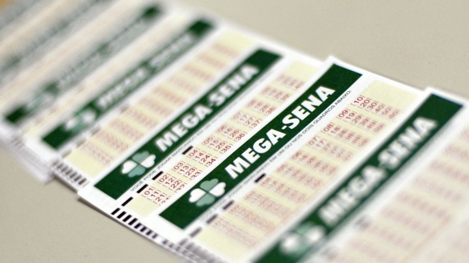 Mega Sena acumula e pode pagar R$ 100 milhões neste domingo
