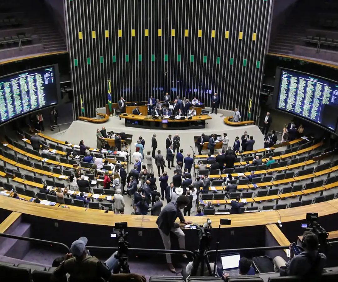 MP da "taxa das blusinhas" é aprovada na Câmara e vai ao Senado