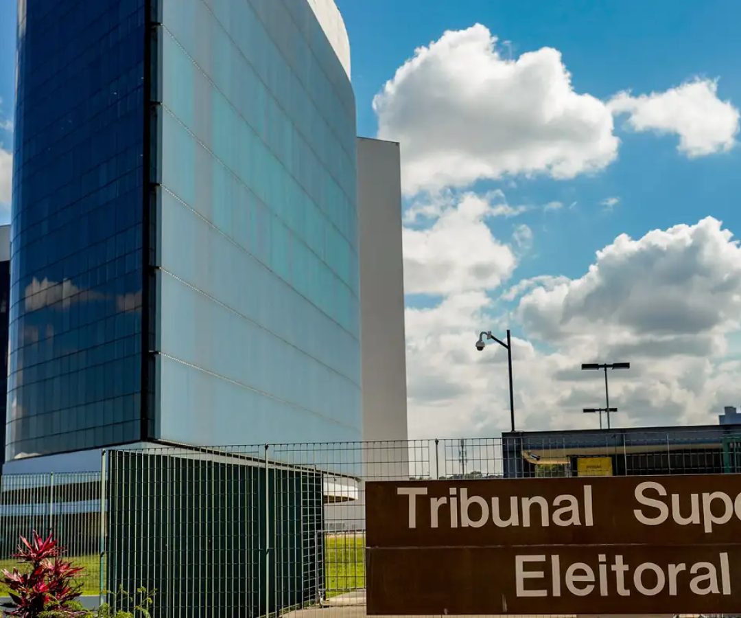 TSE recebe embaixadores nesta segunda para defender urna eletrônica 